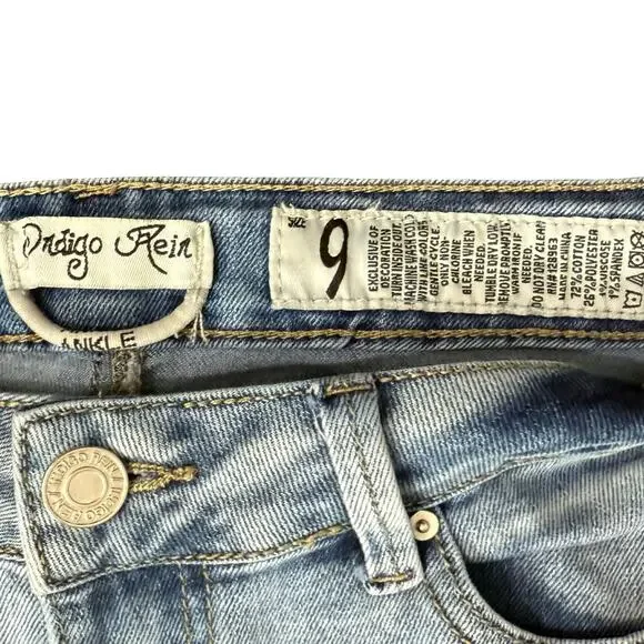 Indigo Rein Light Wash Blue Floral Embroidered Low Rise Chew Hem Jeans size 9 - Picture 7 of 12
